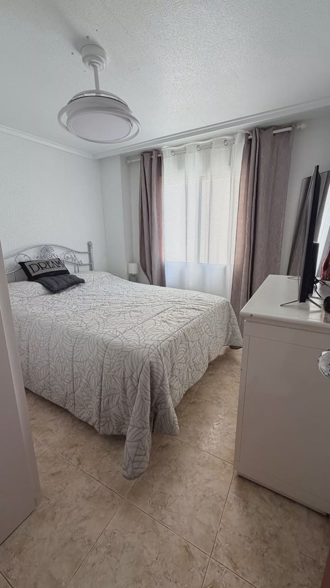 4 chambre Appartement à vendre à Torrevieja - 248 000 € (Ref: 9999810)
