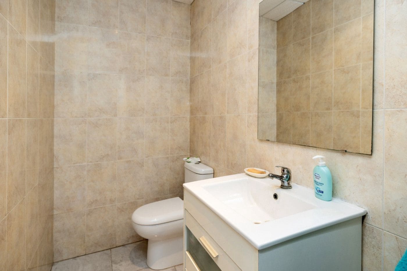 Kommersiell til salgs i Granada by - € 1 500 000 (Ref: 9534167)