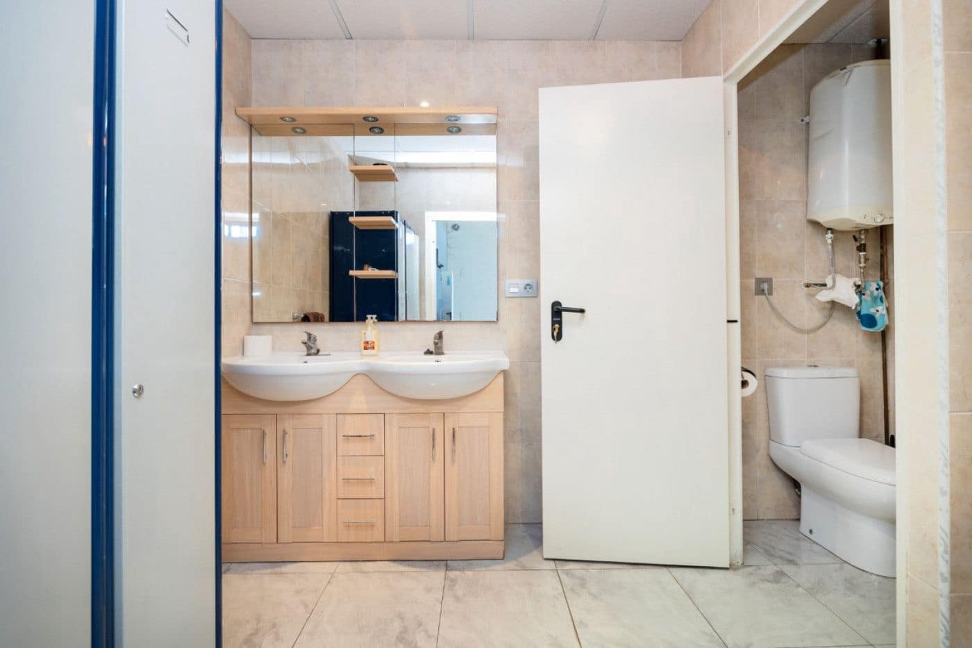 Kommersiell til salgs i Granada by - € 1 500 000 (Ref: 9534167)