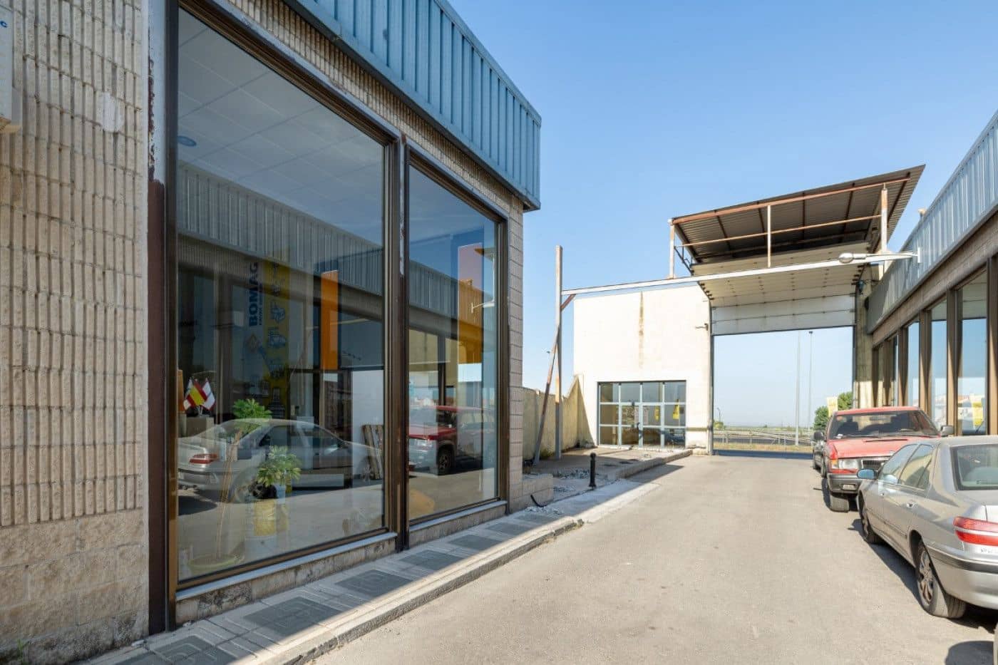 Kommersiell til salgs i Granada by - € 1 500 000 (Ref: 9534167)