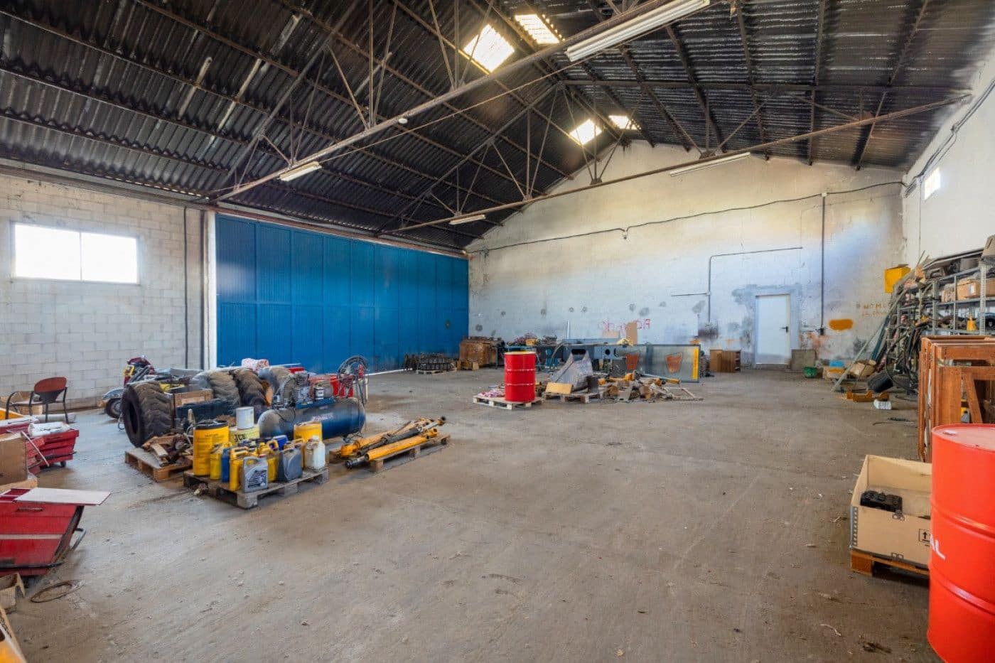 Kommersiell til salgs i Granada by - € 1 500 000 (Ref: 9534167)