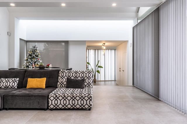 3 soveværelse Villa til salg i Otura med swimmingpool garage - € 749.000 (Ref: 9534169)