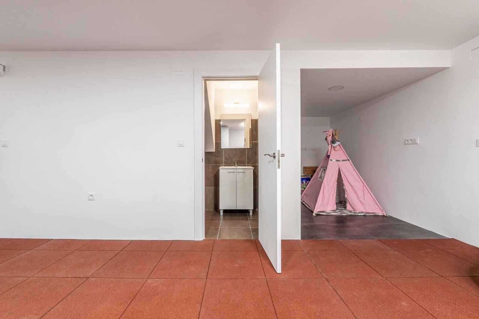 3 soveværelse Villa til salg i Otura med swimmingpool garage - € 749.000 (Ref: 9534169)