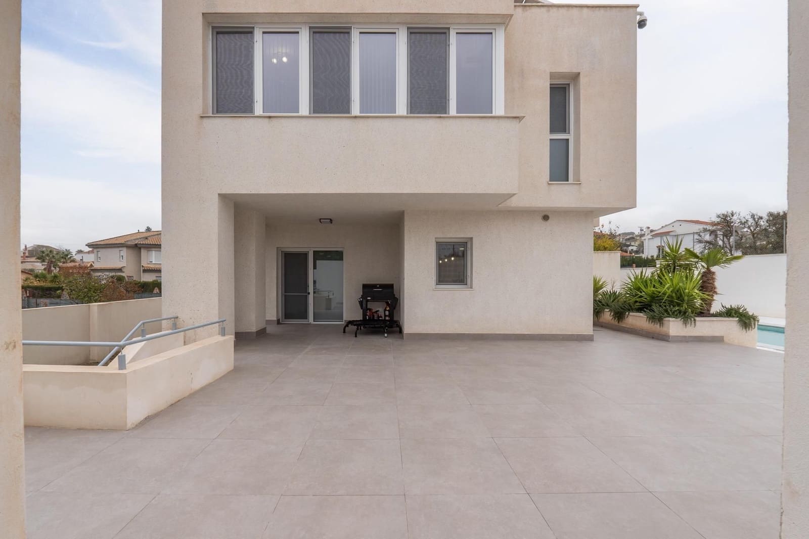 3 soveværelse Villa til salg i Otura med swimmingpool garage - € 749.000 (Ref: 9534169)