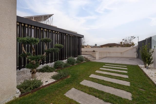 3 soveværelse Villa til salg i Otura med swimmingpool garage - € 749.000 (Ref: 9534169)