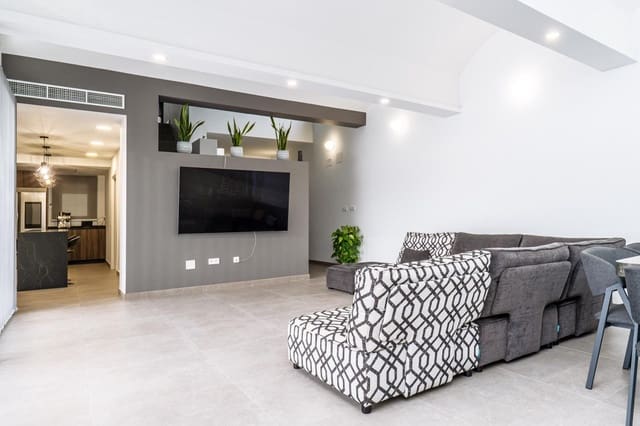 3 soveværelse Villa til salg i Otura med swimmingpool garage - € 749.000 (Ref: 9534169)