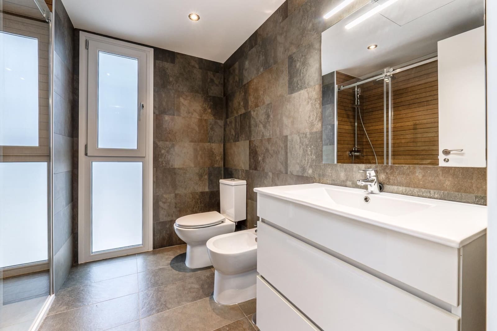 3 soveværelse Villa til salg i Otura med swimmingpool garage - € 749.000 (Ref: 9534169)