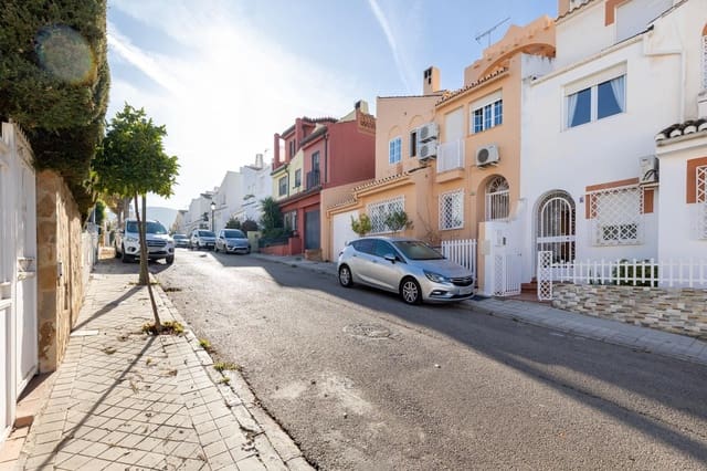 4 soveværelse Semi-Rækkehus til salg i Huétor Vega med garage - € 249.990 (Ref: 9534171)