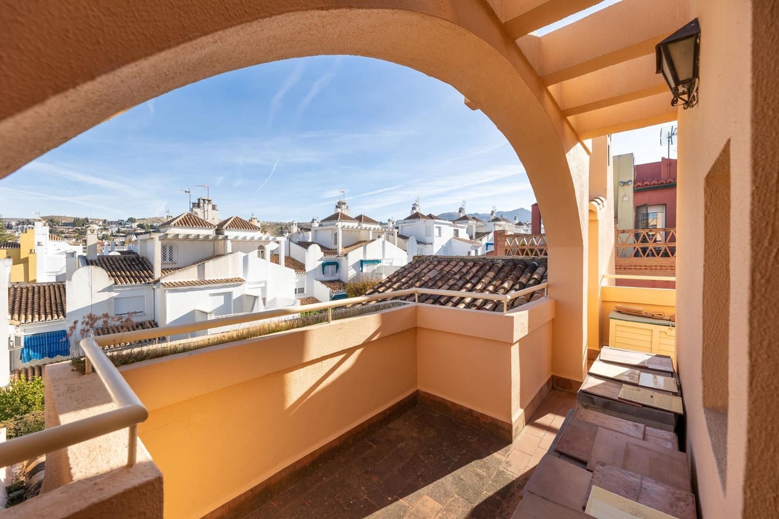 4 soveværelse Semi-Rækkehus til salg i Huetor Vega med garage - € 249.990 (Ref: 9534171)