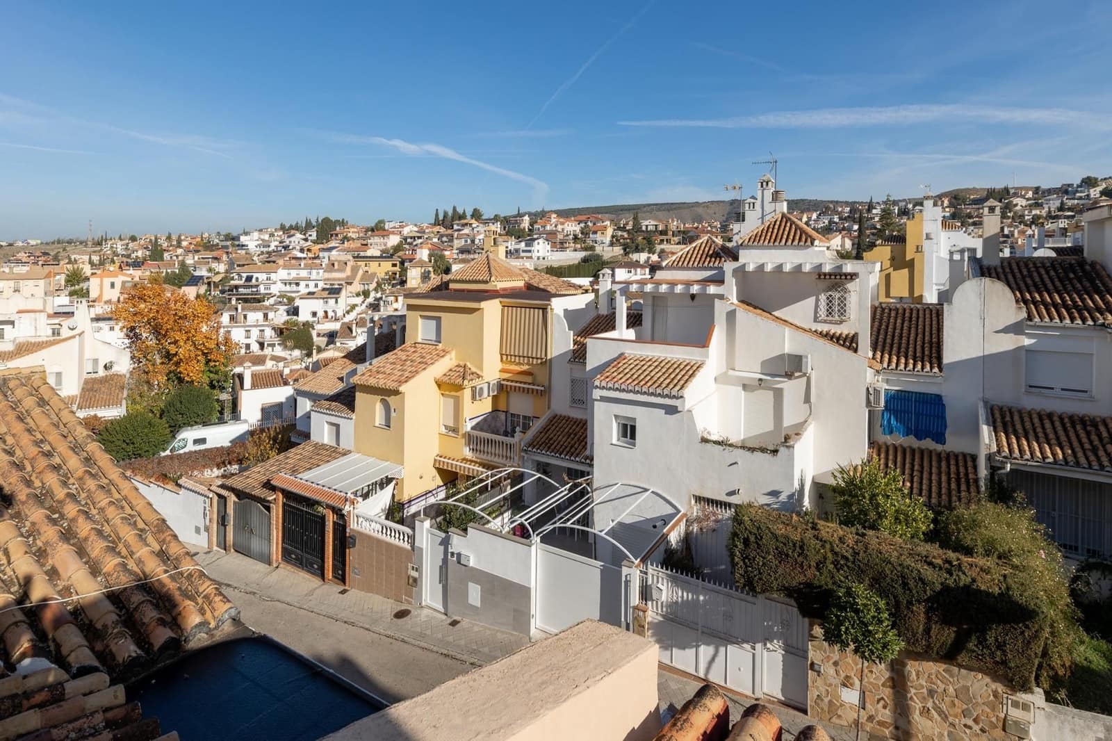 4 soveværelse Semi-Rækkehus til salg i Huetor Vega med garage - € 249.990 (Ref: 9534171)