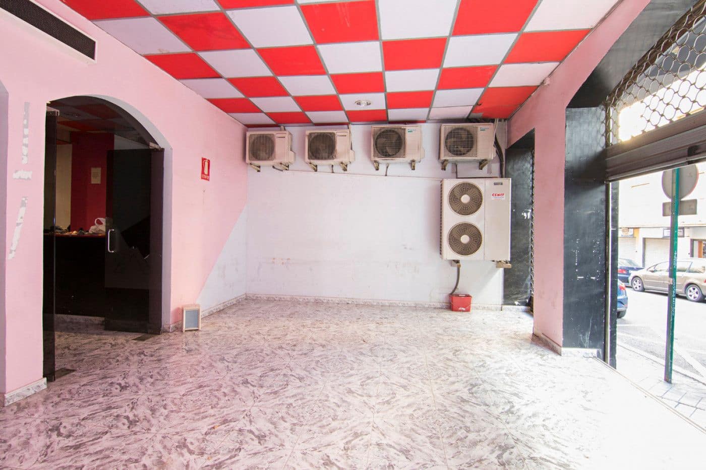 Kommersiell til salgs i Granada by - € 200 000 (Ref: 9534174)