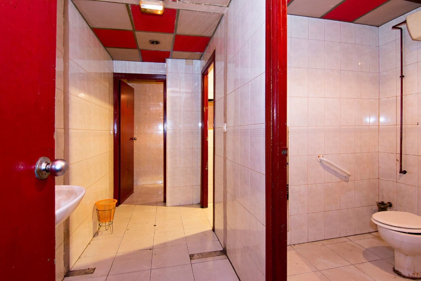 Kommersiell til salgs i Granada by - € 200 000 (Ref: 9534174)