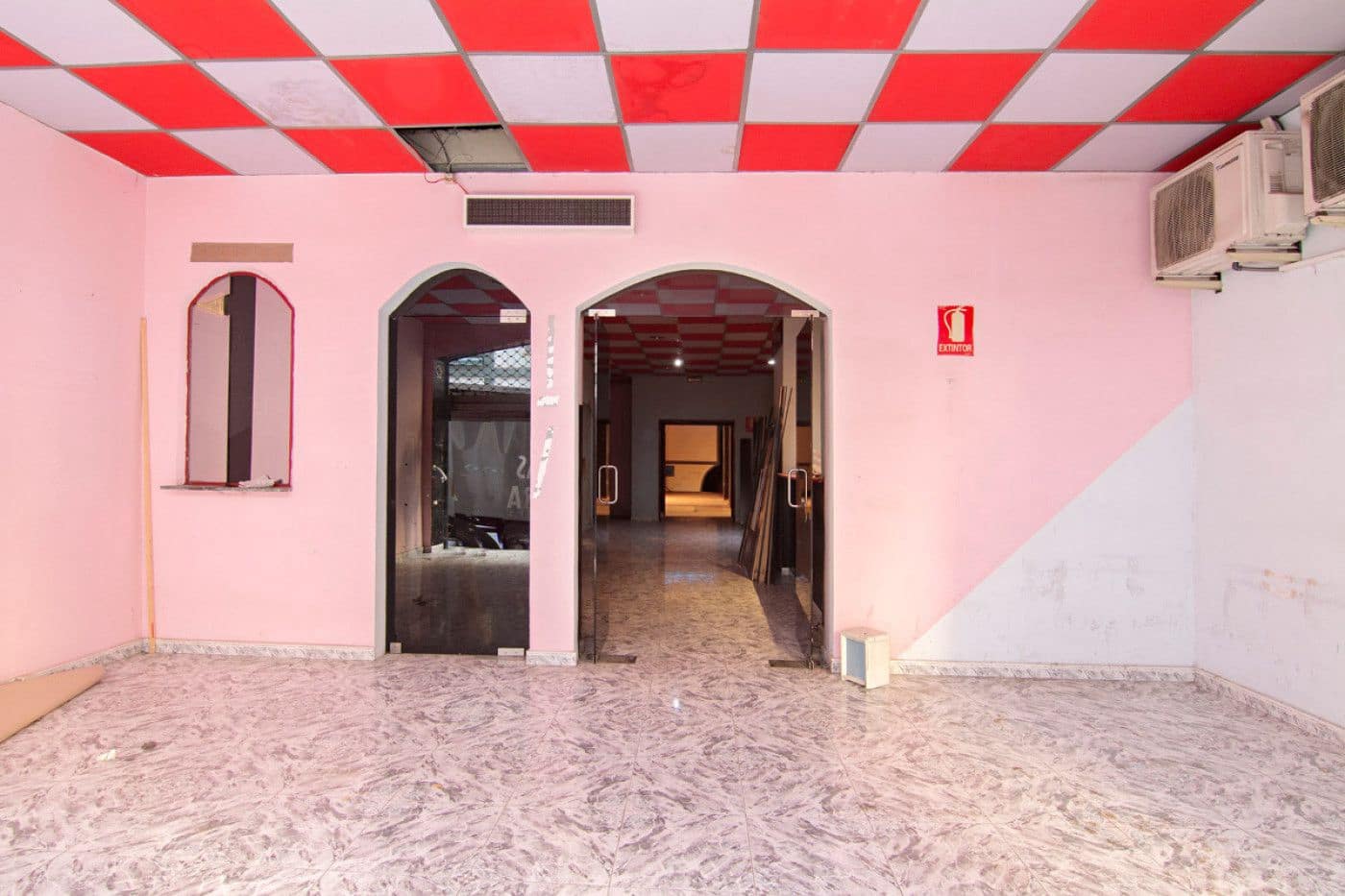 Kommersiell til salgs i Granada by - € 200 000 (Ref: 9534174)