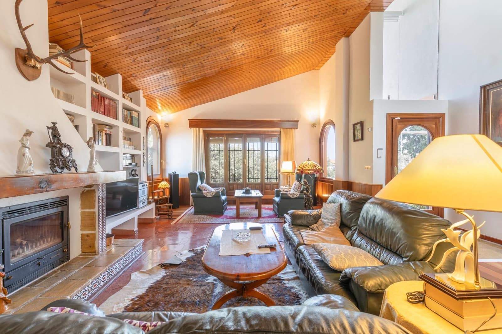 6 bedroom Villa for sale in Huetor Vega with garage - € 850,000 (Ref: 9534175)