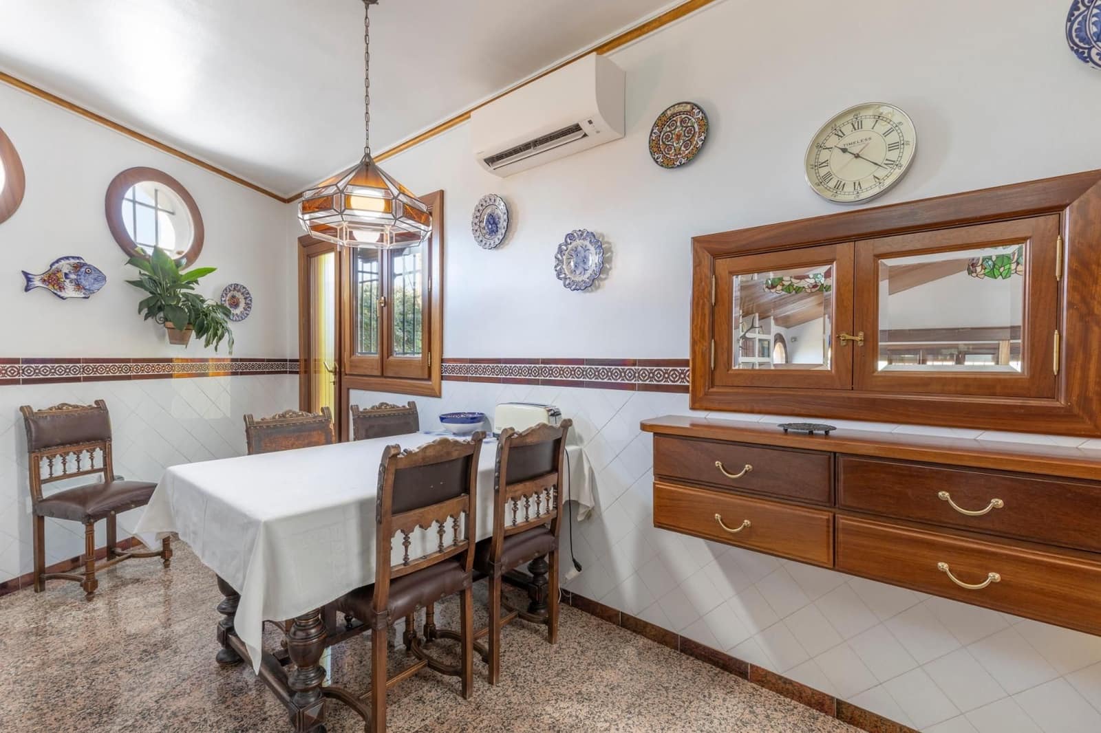 6 bedroom Villa for sale in Huetor Vega with garage - € 850,000 (Ref: 9534175)