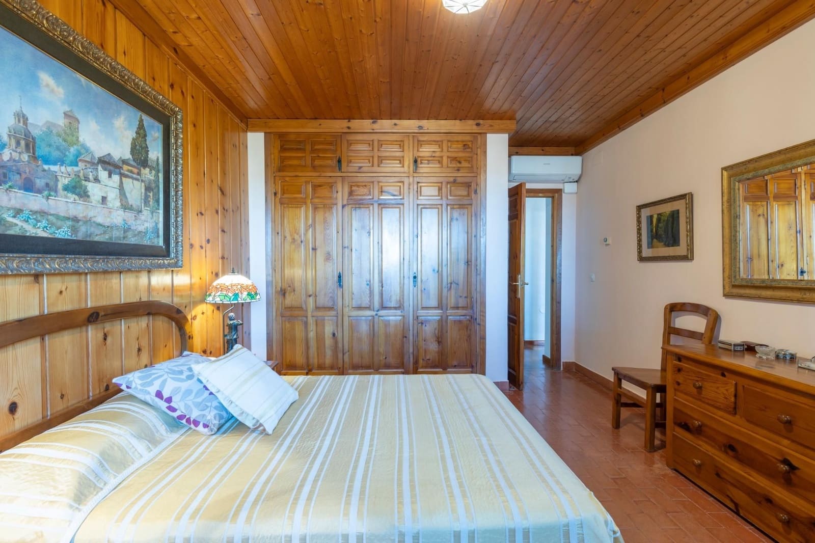 6 bedroom Villa for sale in Huetor Vega with garage - € 850,000 (Ref: 9534175)