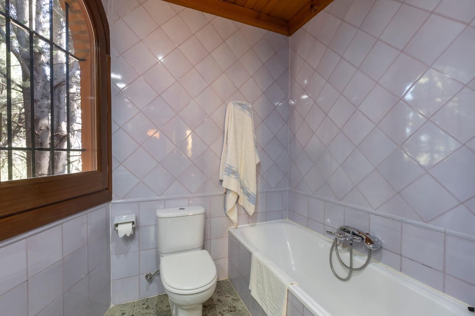 6 bedroom Villa for sale in Huetor Vega with garage - € 850,000 (Ref: 9534175)