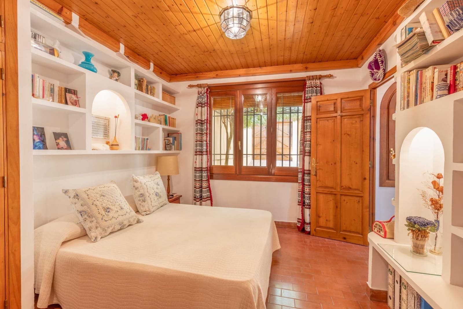 6 bedroom Villa for sale in Huetor Vega with garage - € 850,000 (Ref: 9534175)