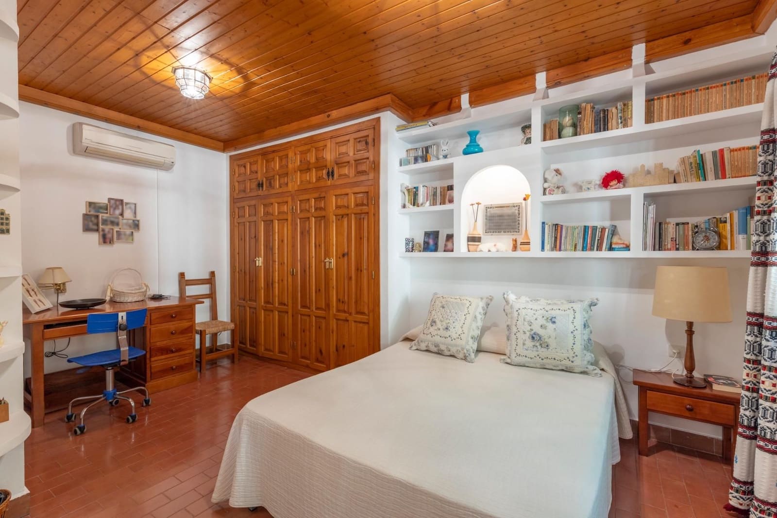 6 bedroom Villa for sale in Huetor Vega with garage - € 850,000 (Ref: 9534175)