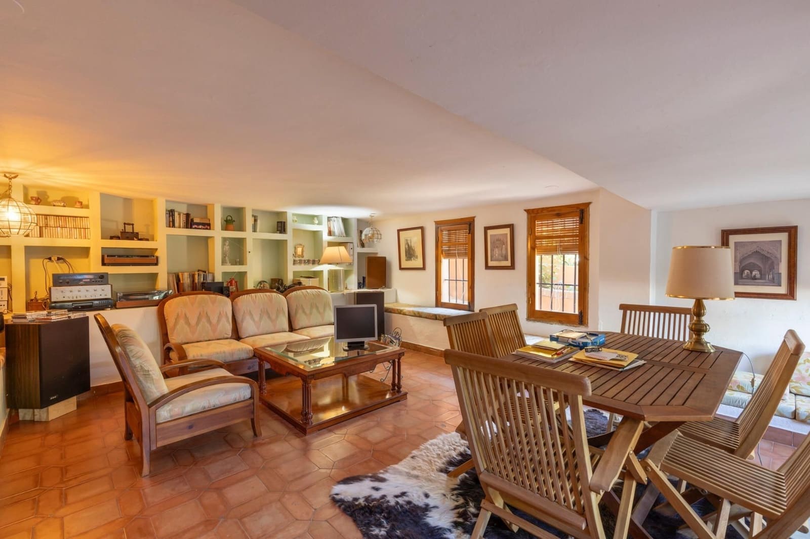 6 bedroom Villa for sale in Huetor Vega with garage - € 850,000 (Ref: 9534175)