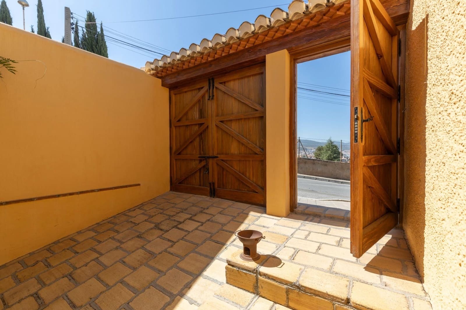 6 bedroom Villa for sale in Huetor Vega with garage - € 850,000 (Ref: 9534175)
