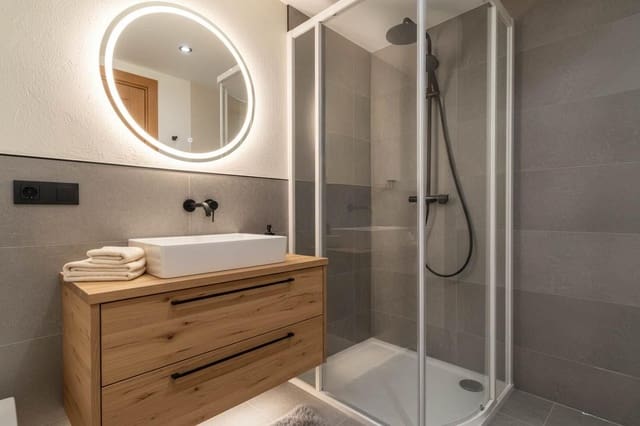 Commercial for sale in Alfacar - € 449,000 (Ref: 9534176)