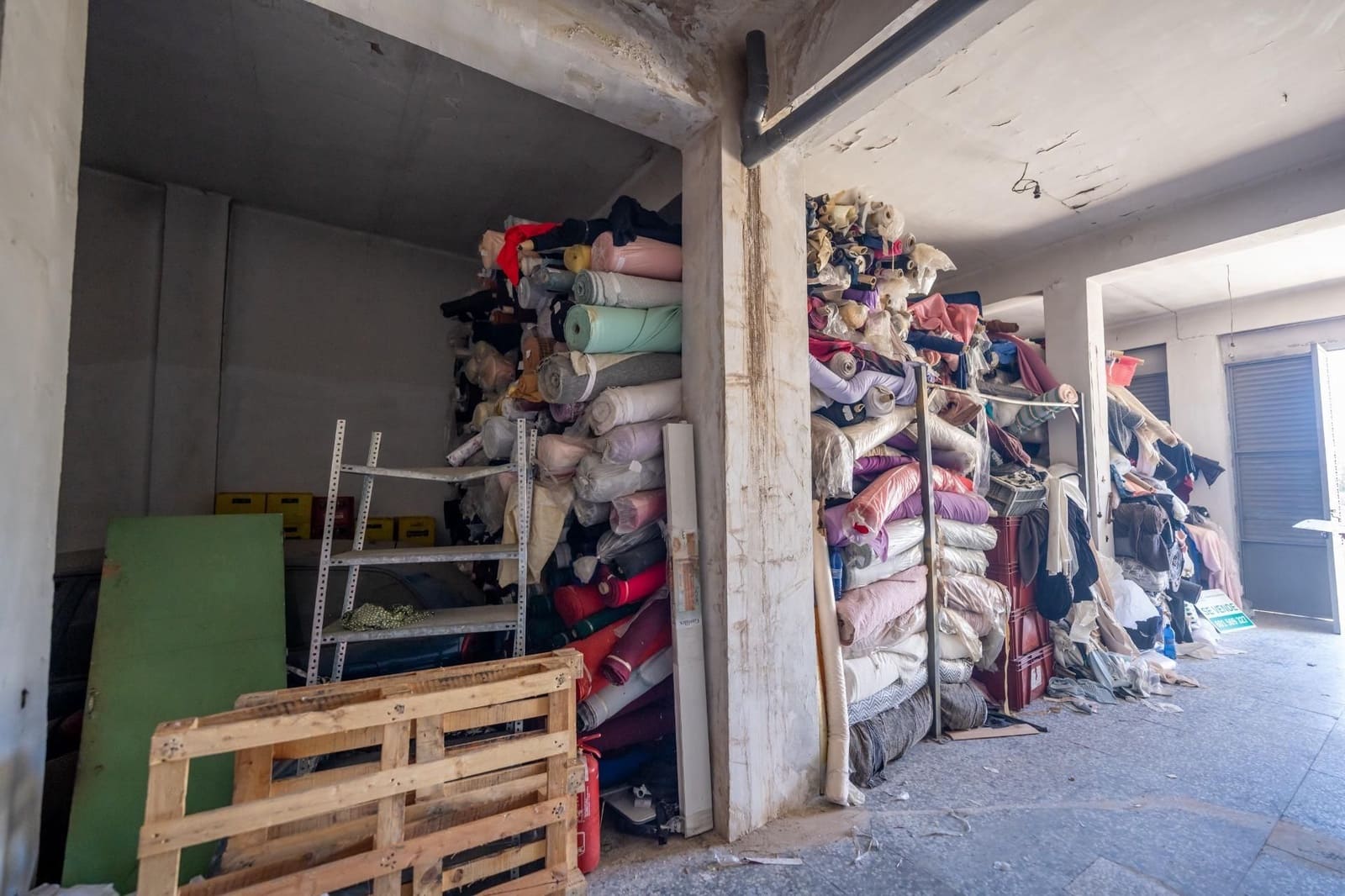 Commercial for sale in Guadix - € 140,000 (Ref: 9534183)