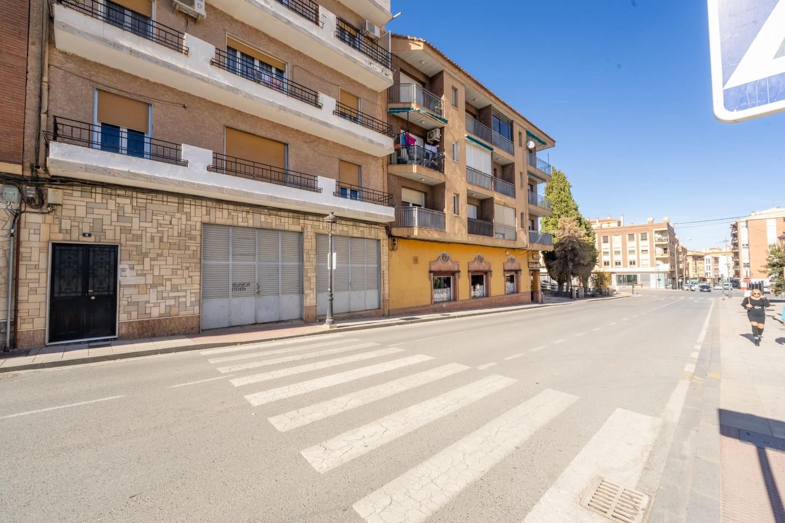 Commercial for sale in Guadix - € 140,000 (Ref: 9534183)