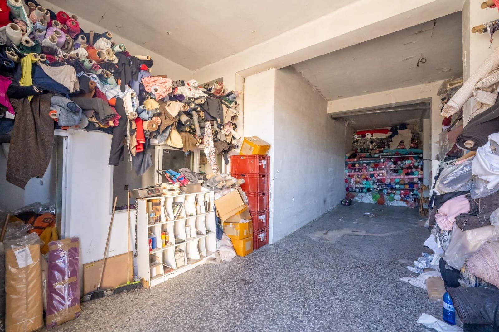 Commercial for sale in Guadix - € 140,000 (Ref: 9534183)