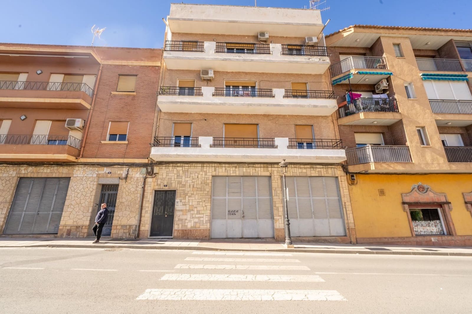 Commercial for sale in Guadix - € 140,000 (Ref: 9534183)