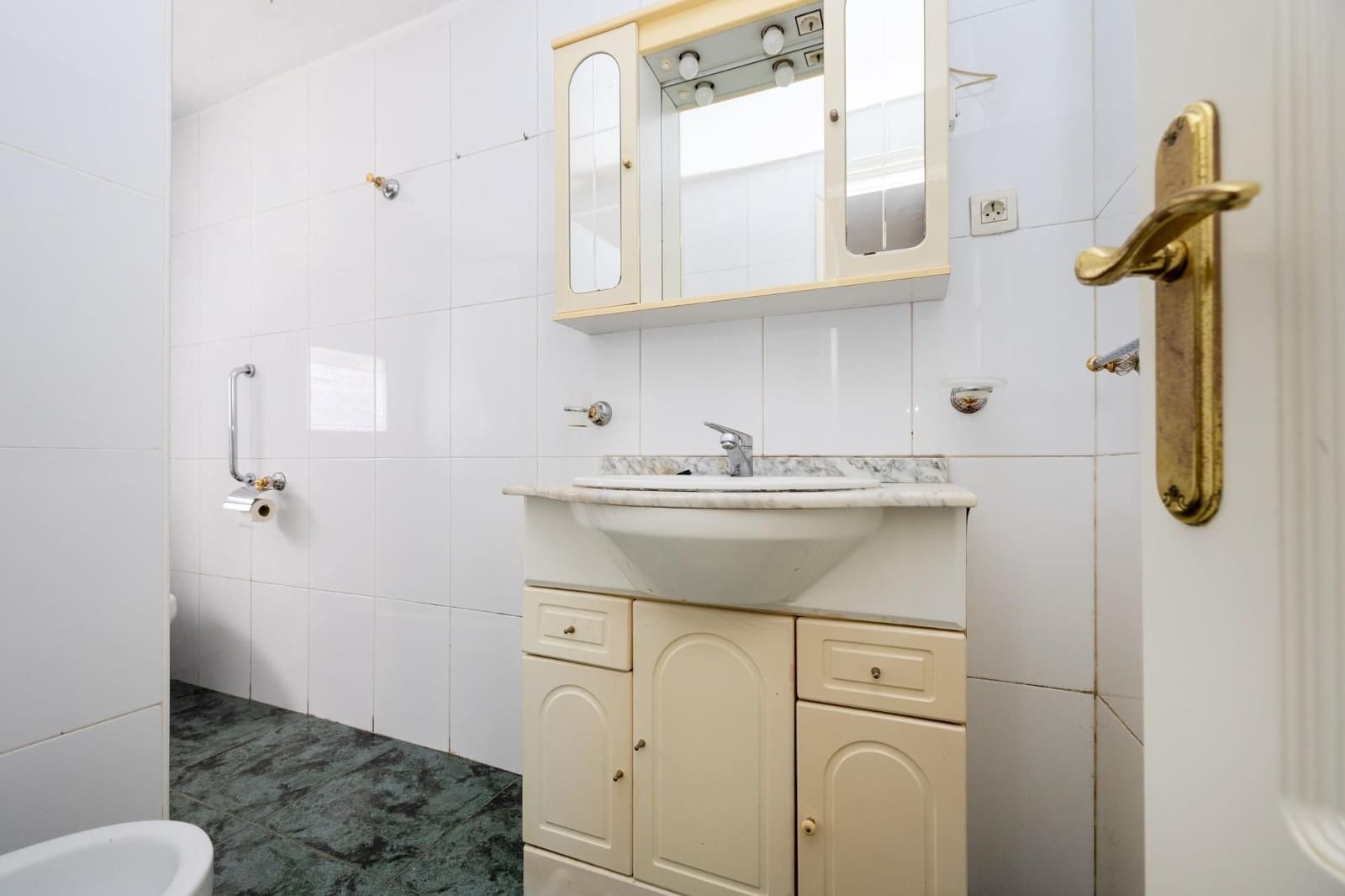 5 soveværelse Lejlighed til salg i Granada by - € 219.000 (Ref: 9534186)