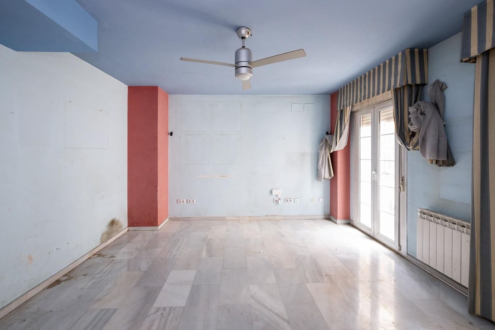 3 sypialnia Dom blizniak na sprzedaż w Miasto Grenada z garażem - 390 000 € (Ref: 9534188)