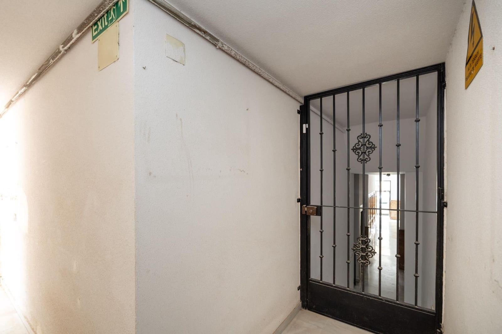 3 sypialnia Dom blizniak na sprzedaż w Miasto Grenada z garażem - 390 000 € (Ref: 9534188)