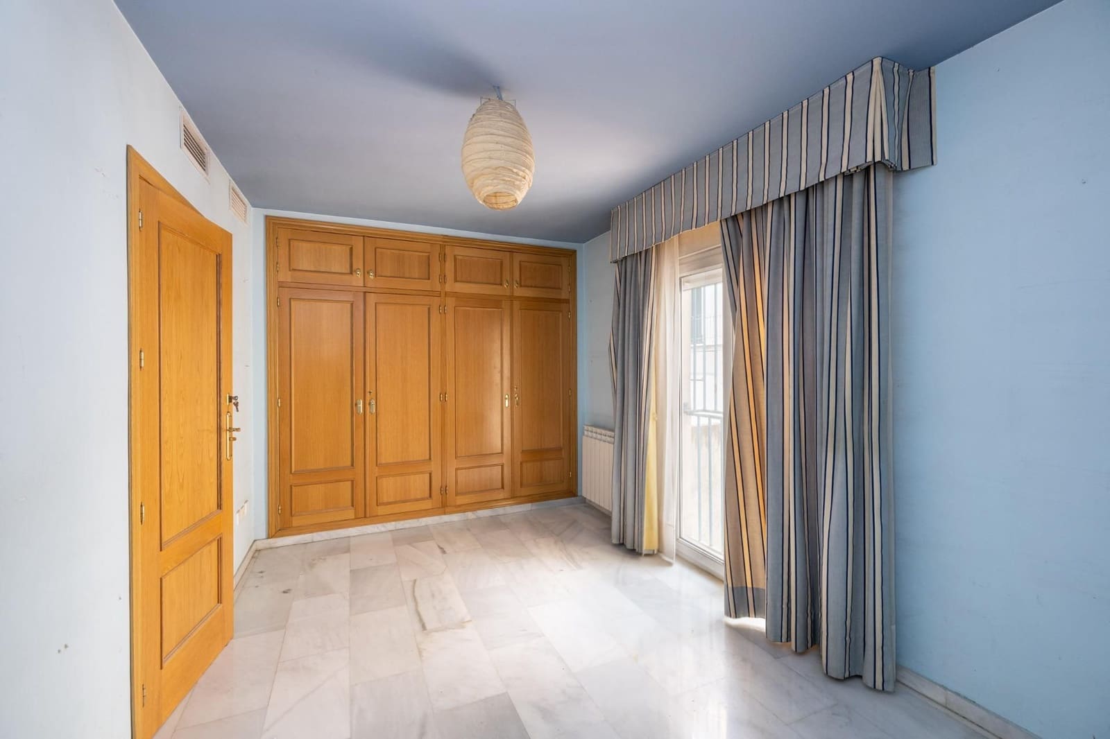 3 sypialnia Dom blizniak na sprzedaż w Miasto Grenada z garażem - 390 000 € (Ref: 9534188)