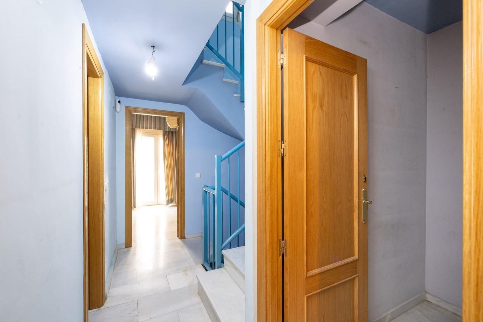 3 sypialnia Dom blizniak na sprzedaż w Miasto Grenada z garażem - 390 000 € (Ref: 9534188)