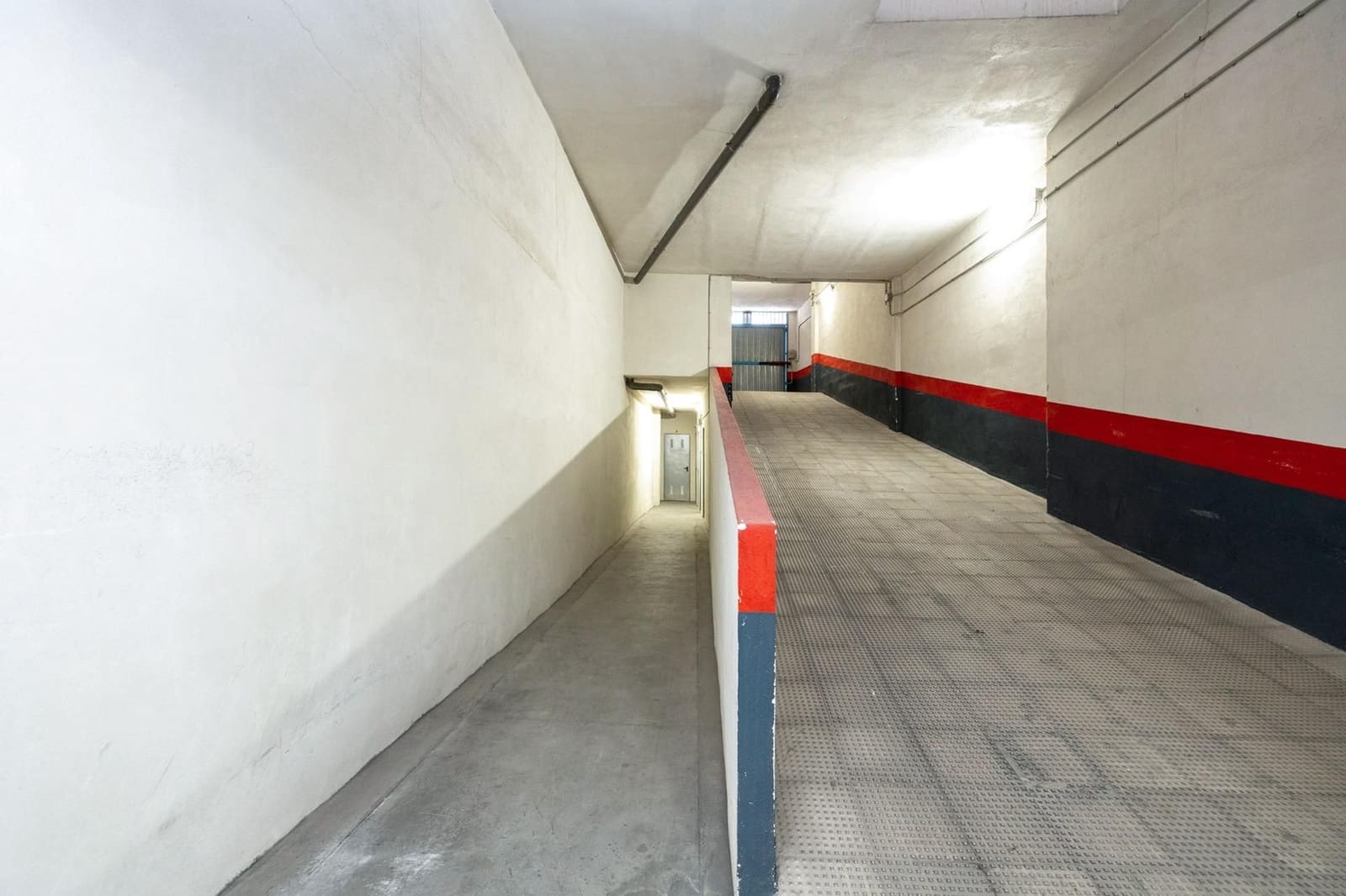 3 sypialnia Dom blizniak na sprzedaż w Miasto Grenada z garażem - 390 000 € (Ref: 9534188)