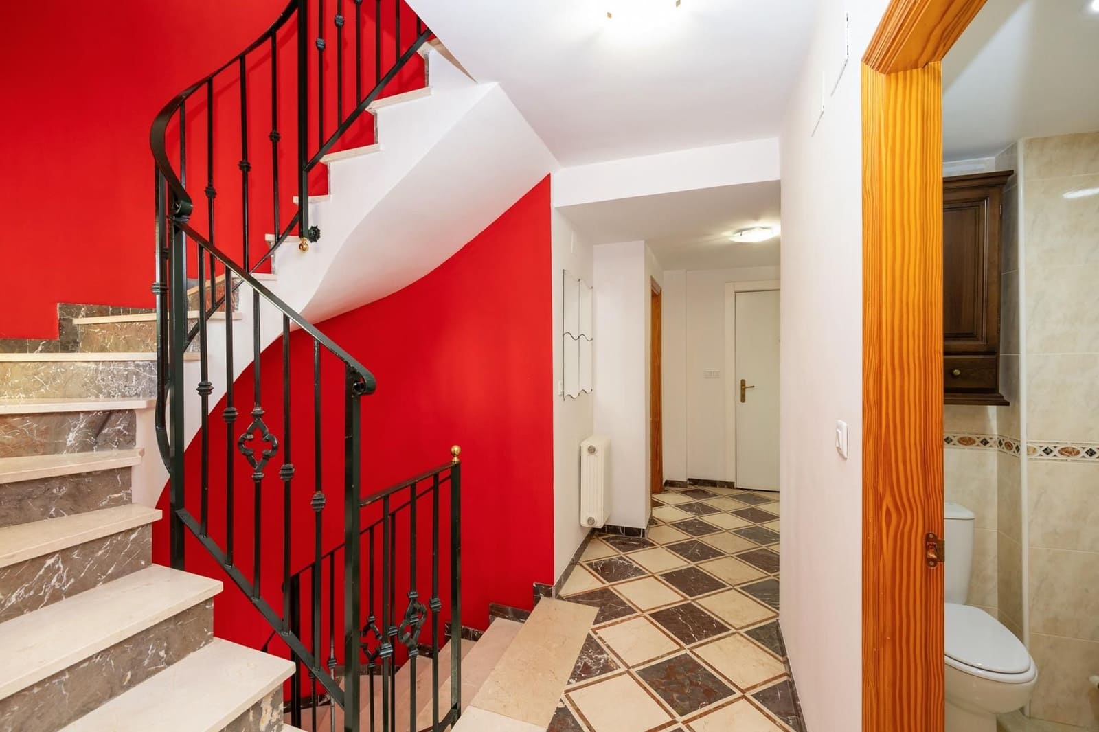 4 bedroom Villa for sale in Gojar with pool garage - € 295,000 (Ref: 9534189)