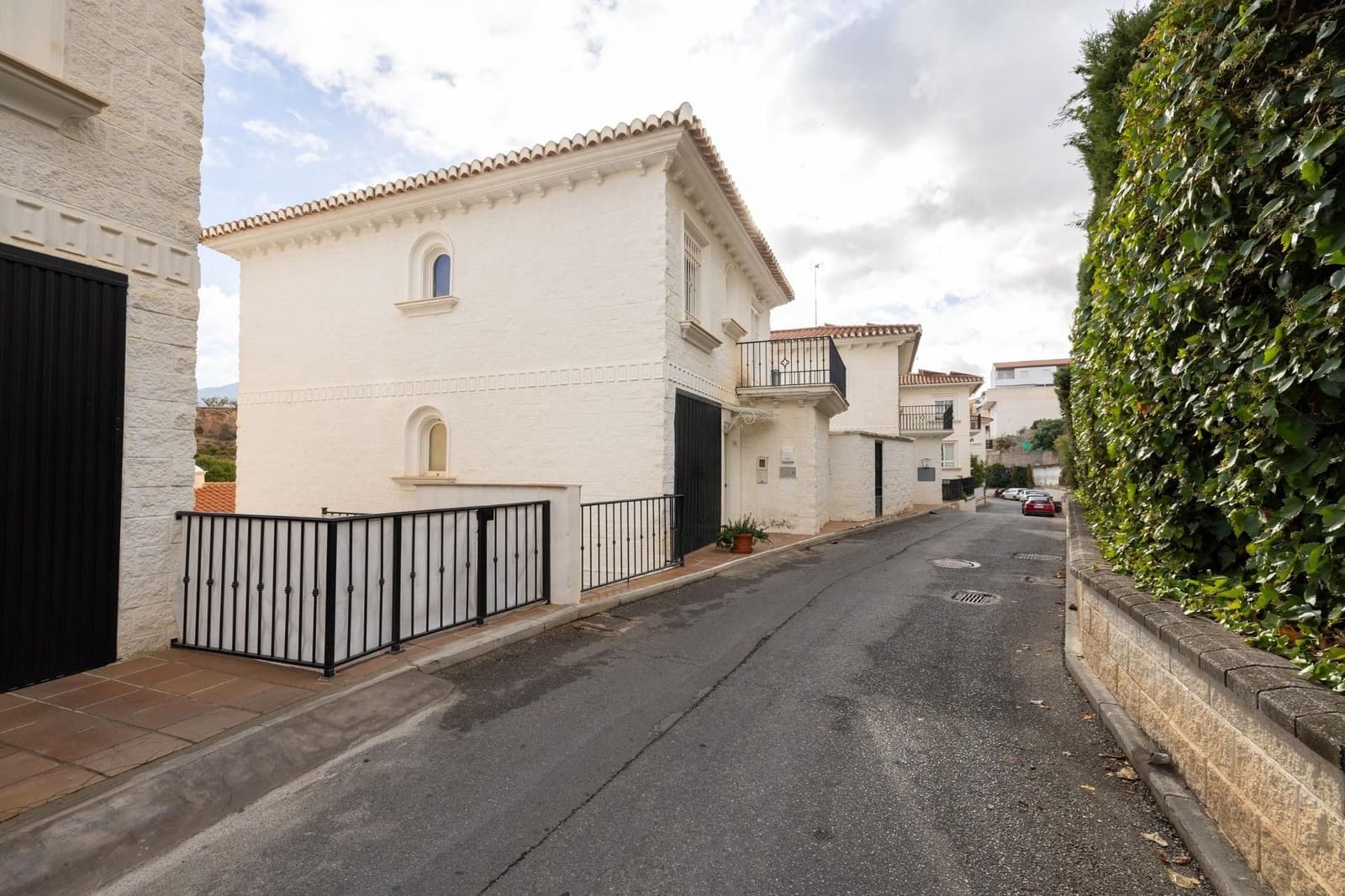 4 bedroom Villa for sale in Gojar with pool garage - € 295,000 (Ref: 9534189)