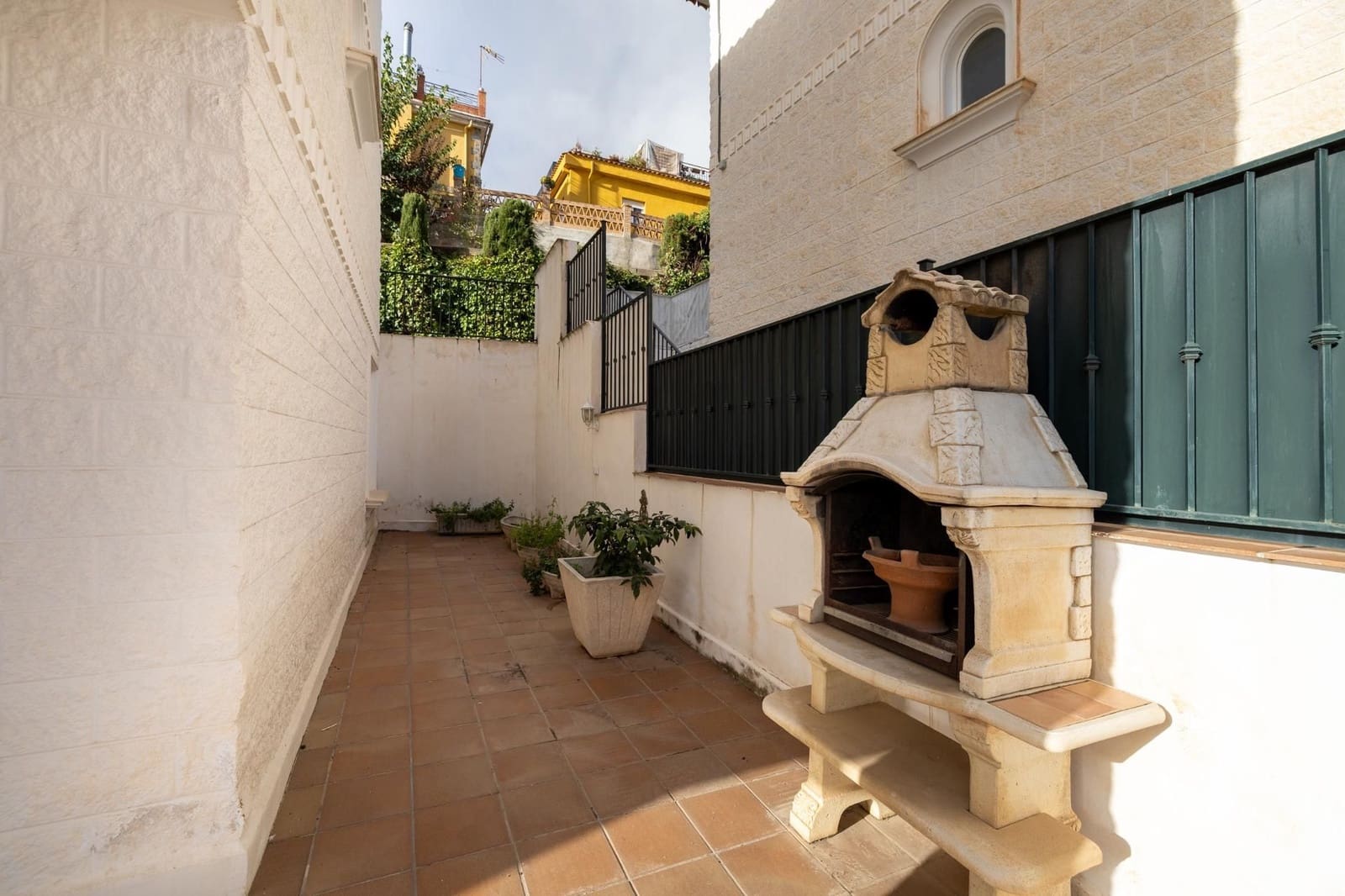 4 bedroom Villa for sale in Gojar with pool garage - € 295,000 (Ref: 9534189)