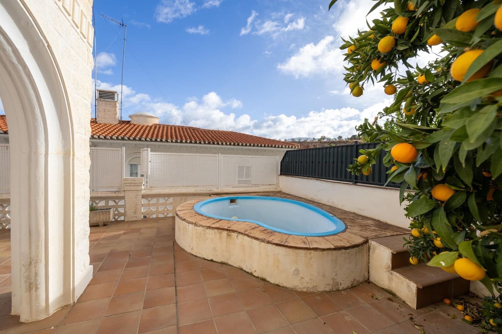 4 bedroom Villa for sale in Gojar with pool garage - € 295,000 (Ref: 9534189)