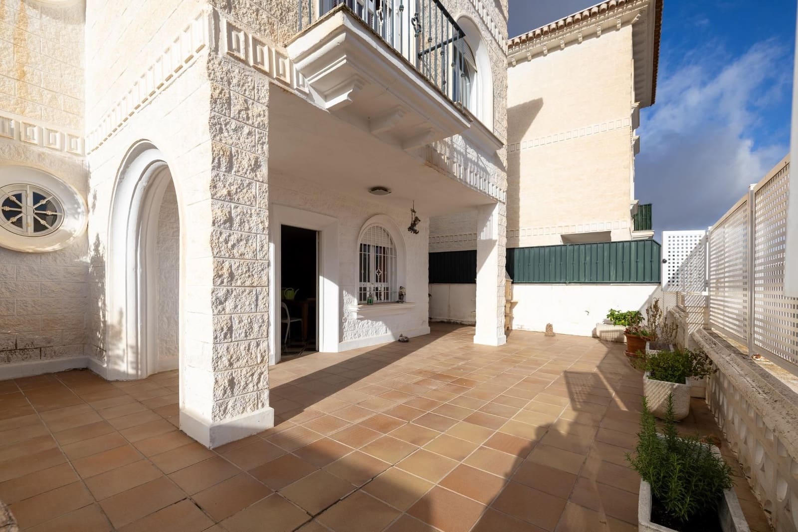 4 bedroom Villa for sale in Gojar with pool garage - € 295,000 (Ref: 9534189)