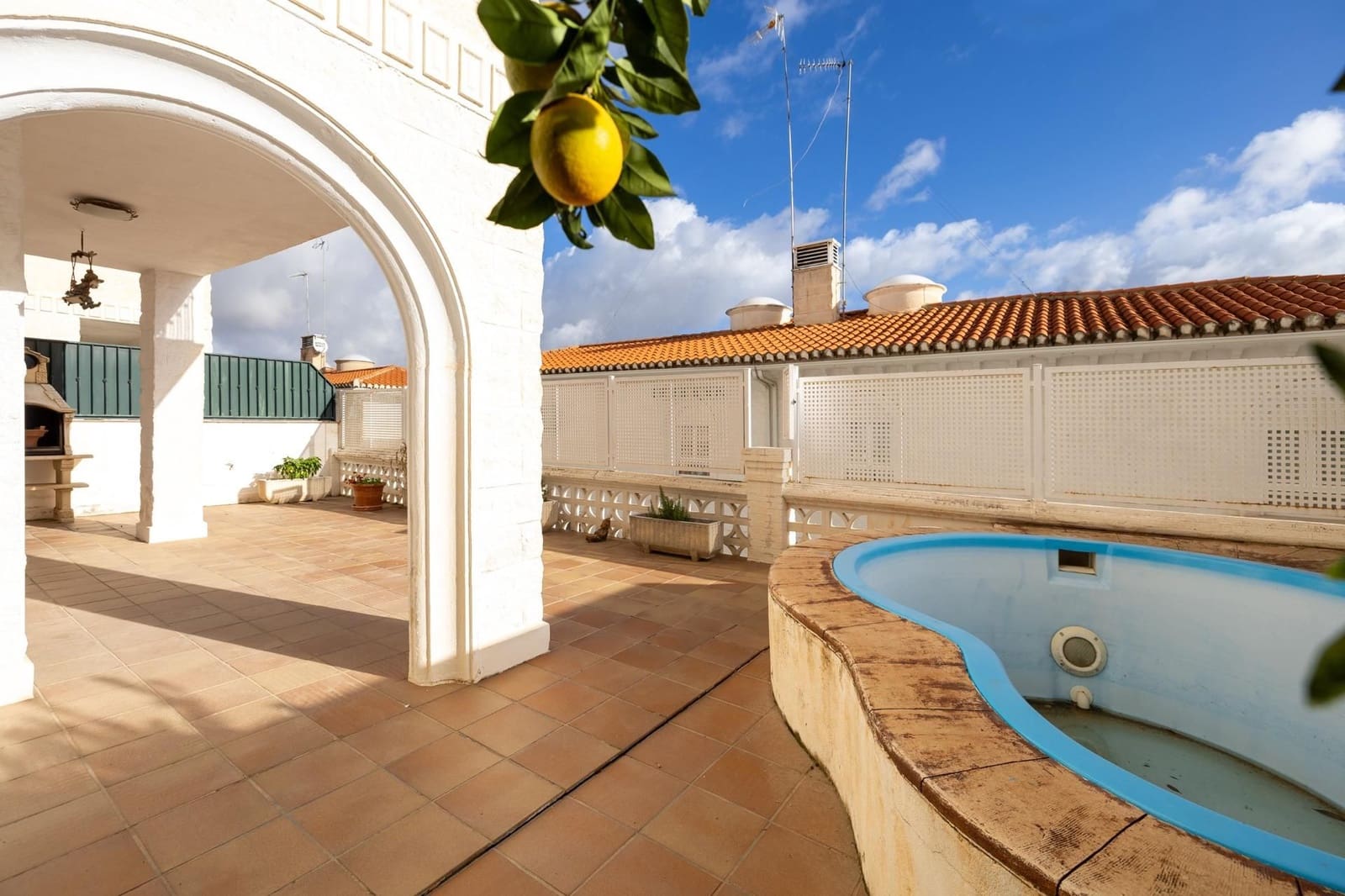 4 bedroom Villa for sale in Gojar with pool garage - € 295,000 (Ref: 9534189)