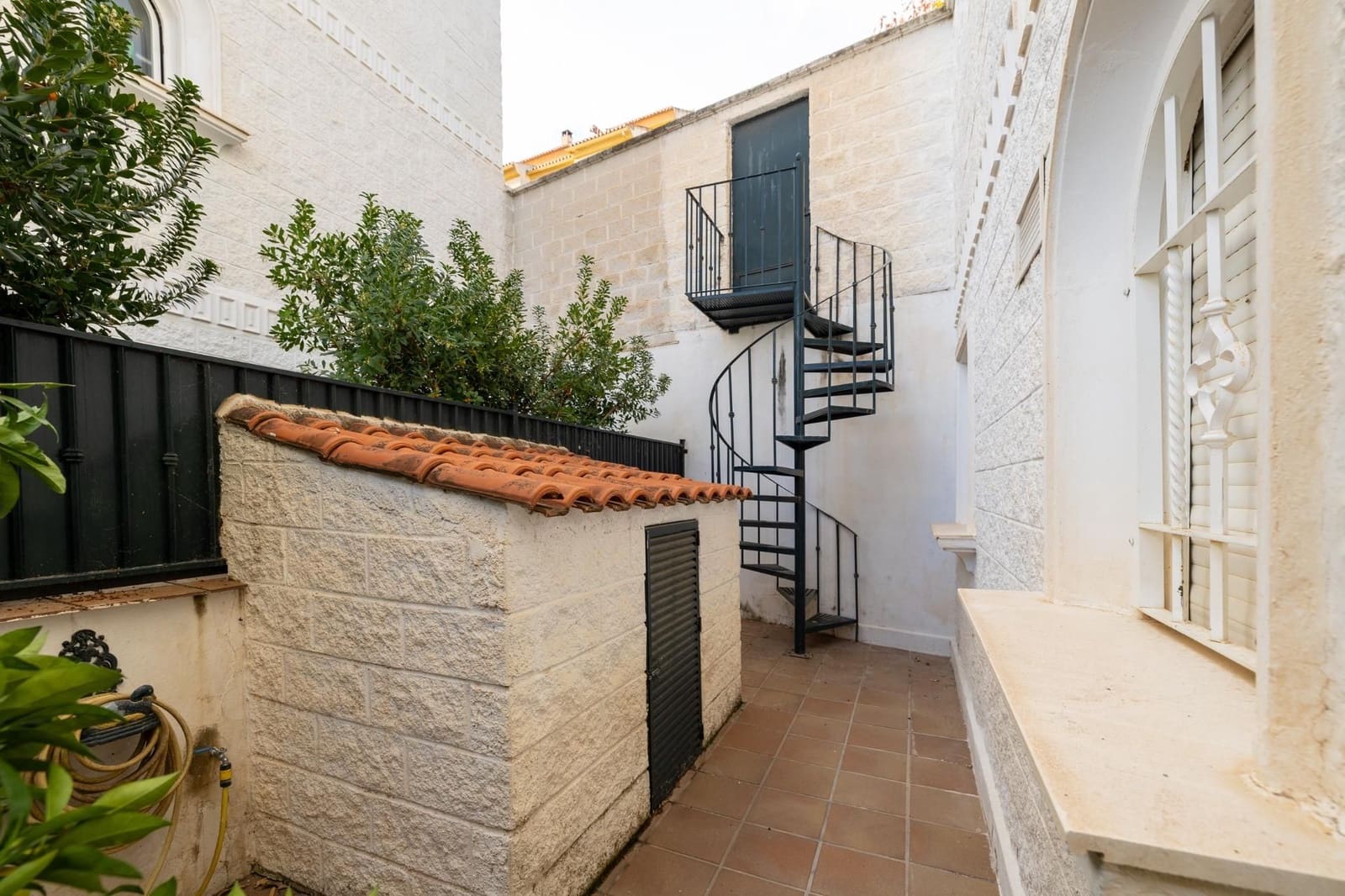 4 bedroom Villa for sale in Gojar with pool garage - € 295,000 (Ref: 9534189)