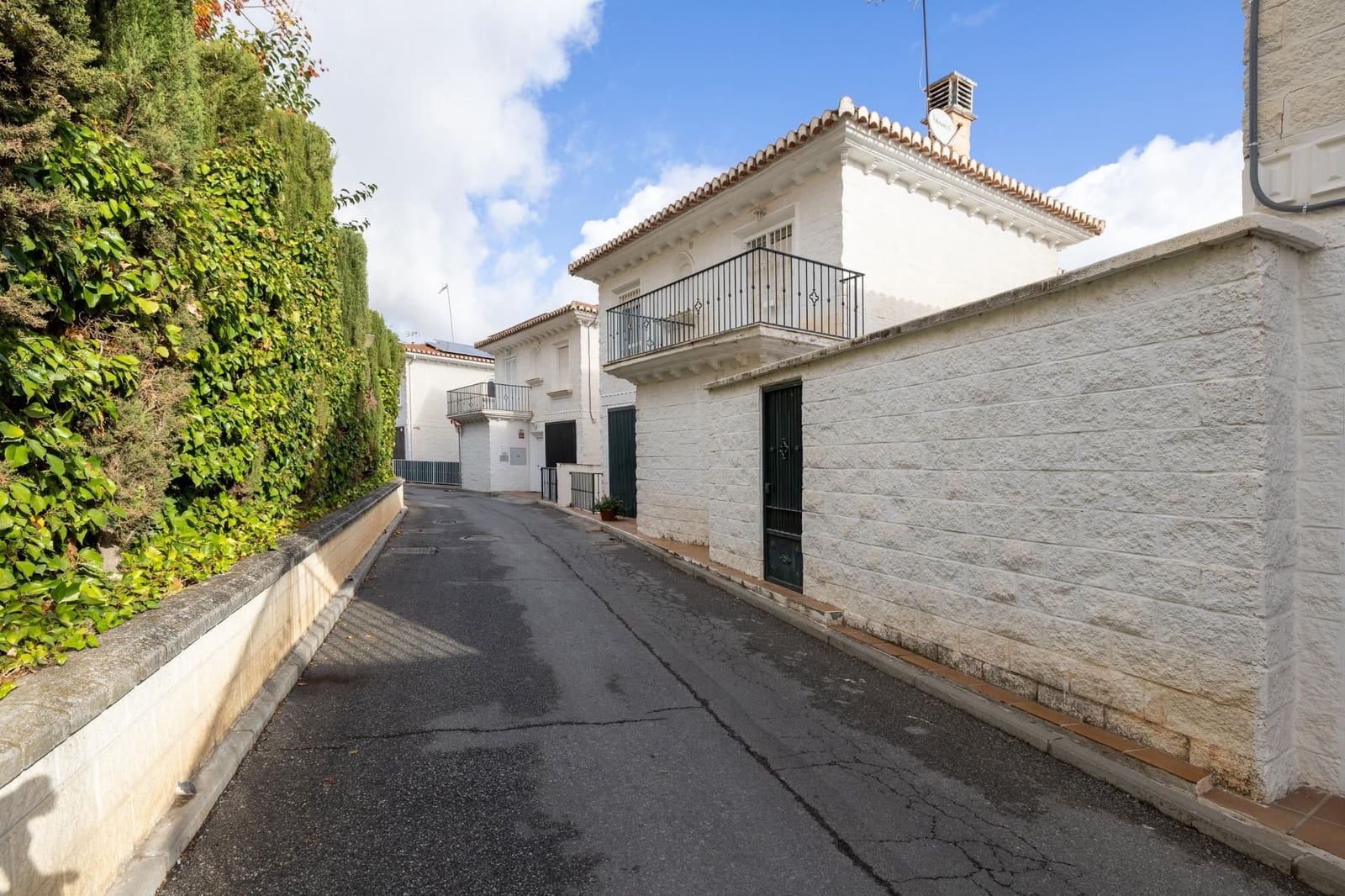 4 bedroom Villa for sale in Gojar with pool garage - € 295,000 (Ref: 9534189)