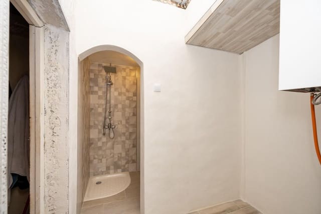 4 Zimmer Villa zu verkaufen in Rubite mit Garage - 220.000 € (Ref: 9534190)