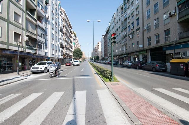 Comercial para venda em Camino de Ronda - Rosaleda, Granada cidade - 200 000 € (Ref: 9534194)