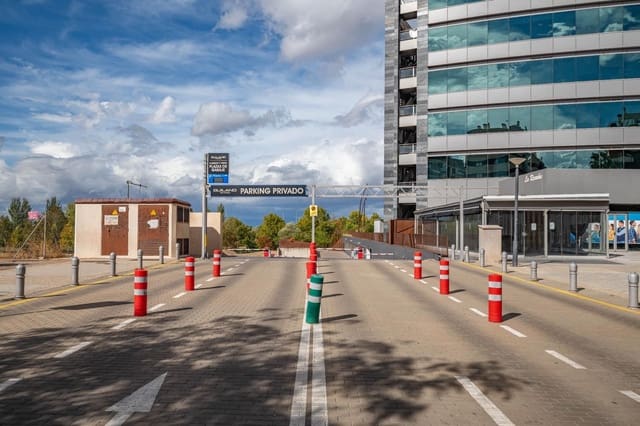 Garage te koop in Figares, Granada stad - € 35.000 (Ref: 9534202)