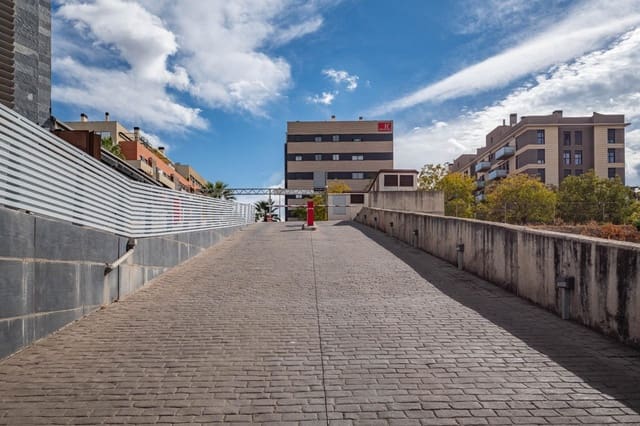 Garage te koop in Figares, Granada stad - € 35.000 (Ref: 9534202)