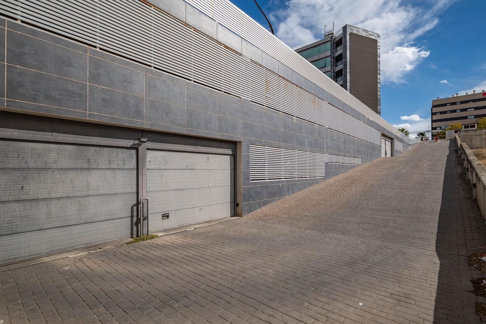 Garage te koop in Granada stad - € 35.000 (Ref: 9534202)