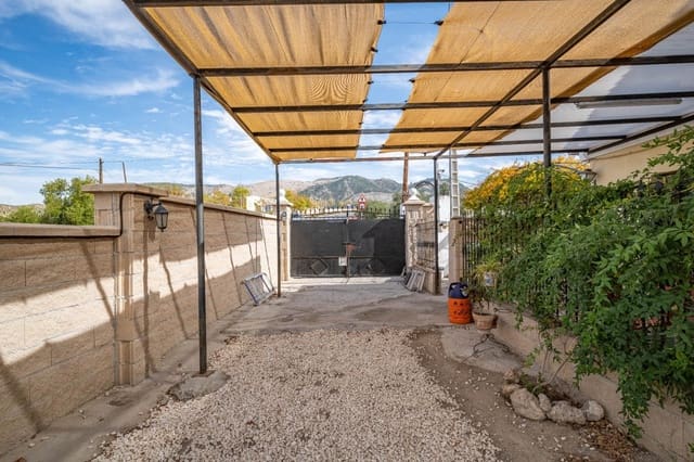 4 slaapkamer Finca/Landhuis te koop in Alfacar met garage - € 600.000 (Ref: 9534208)